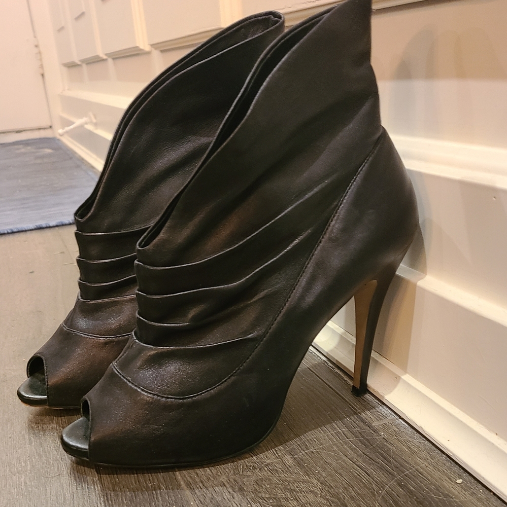 Black bootlets
